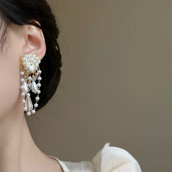 E004: Crystal and pearl flower earrings - Image 2