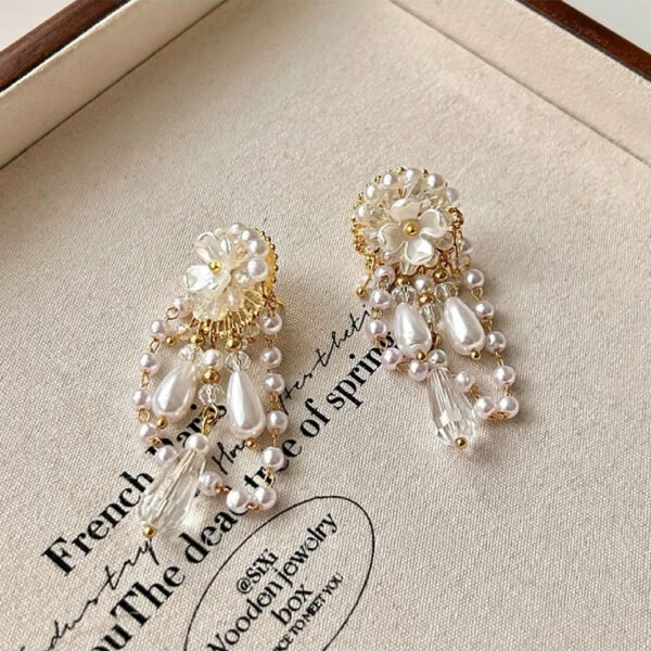 E004: Crystal and pearl flower earrings