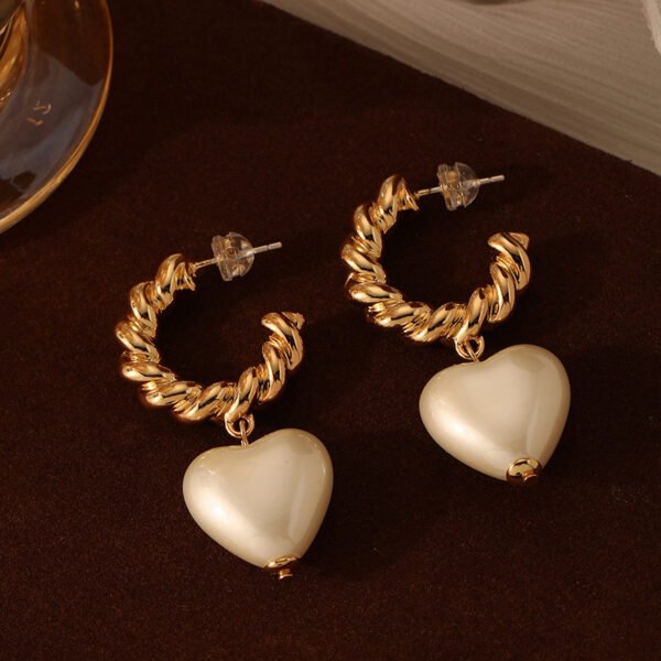 E015: 925 Sterling Silver Needle C-shaped Twisted Heart-shaped Pearl Earrings