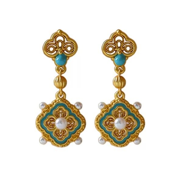 E023: Four-leaf clover faux pearl earrings